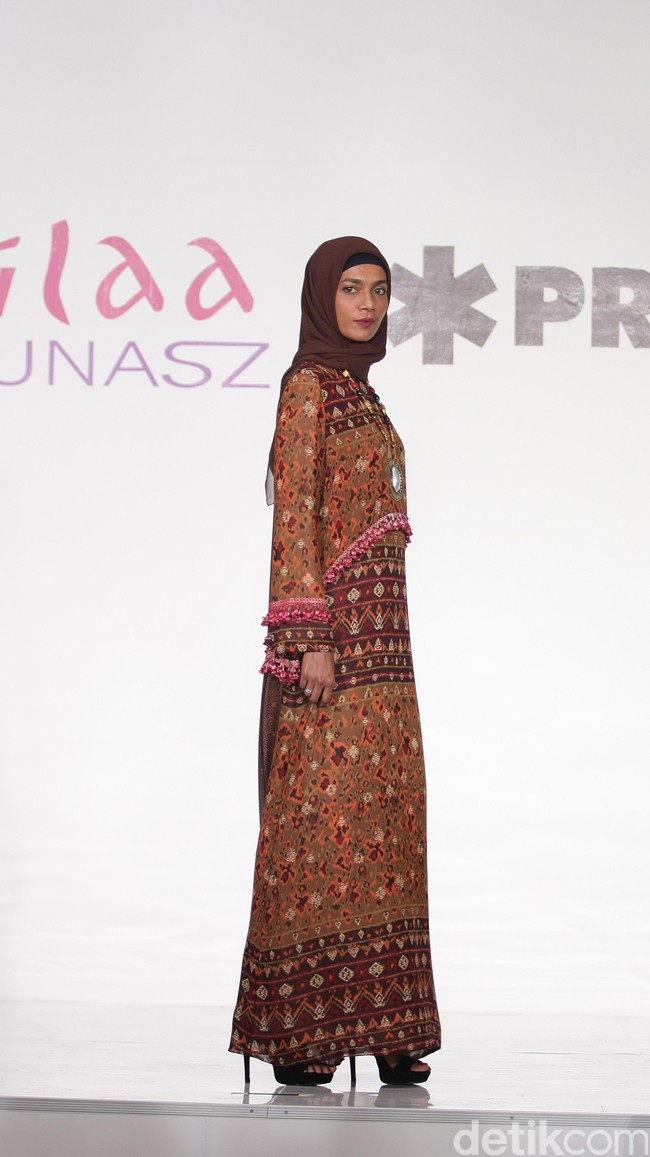 Itang Yunasz Kamila & Preview at Tanah Abang. Jakarta. [Foto: Mohammad Abduh/Wolipop]