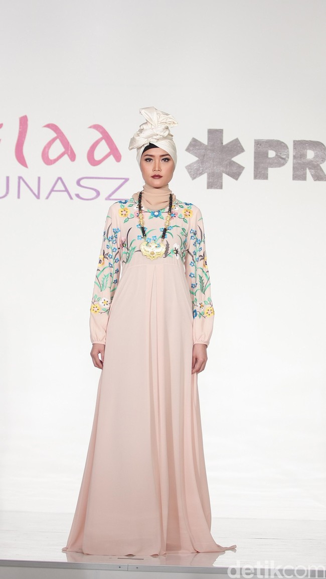 Itang Yunasz Kamila & Preview at Tanah Abang. Jakarta. [Foto: Mohammad Abduh/Wolipop]