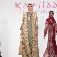 Itang Yunasz Kamila & Preview at Tanah Abang. Jakarta. [Foto: Mohammad Abduh/Wolipop]