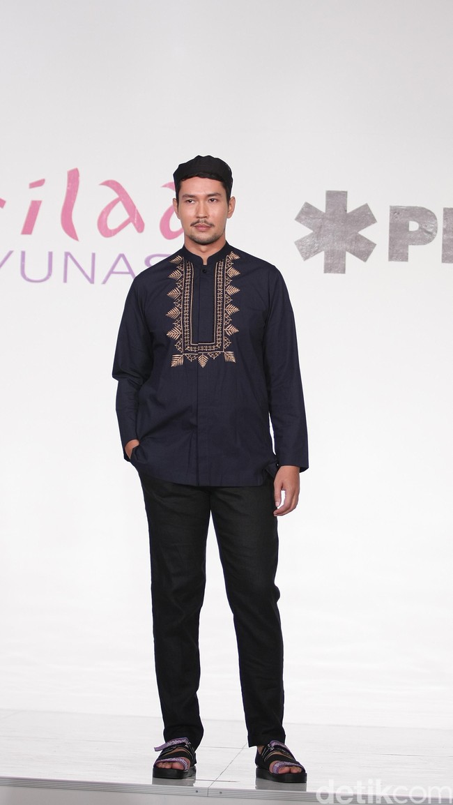 Itang Yunasz Kamila & Preview at Tanah Abang. Jakarta. [Foto: Mohammad Abduh/Wolipop]