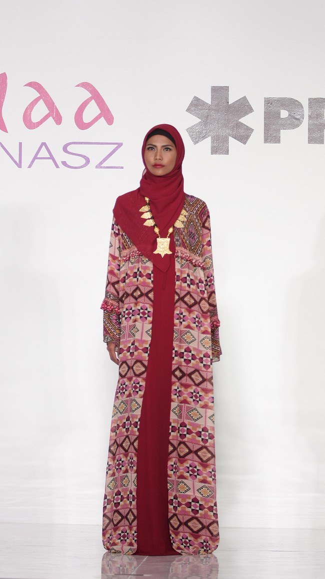 Itang Yunasz Kamila & Preview at Tanah Abang. Jakarta. [Foto: Mohammad Abduh/Wolipop]