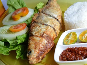 Yuk, Berbuka dengan Bandeng Tulang Lunak Plus Nasi Hangat di Tempat Ini