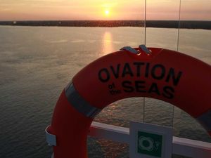 Potret Sunset Cantik dari Atas Kapal Pesiar