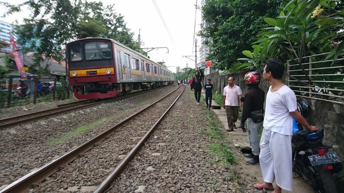 2 Bocah Tewas Ditabrak Commuter Line di Kawasan Cawang
