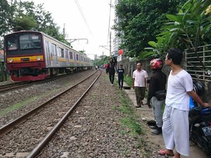 2 Bocah Tewas Ditabrak Commuter Line di Kawasan Cawang