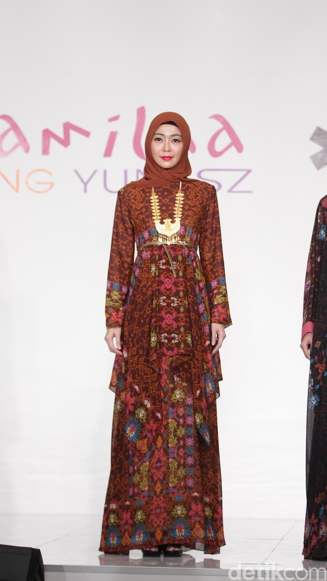 Itang Yunasz Kamila & Preview at Tanah Abang. Jakarta. [Foto: Mohammad Abduh/Wolipop]