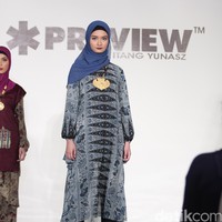 Itang Yunasz Kamila & Preview at Tanah Abang. Jakarta. [Foto: Mohammad Abduh/Wolipop]