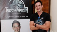 Sementara suara karakter Zach (Nick Robinson) akan diisi oleh Mike Lewis. Pool/Ismail/detikFoto.
