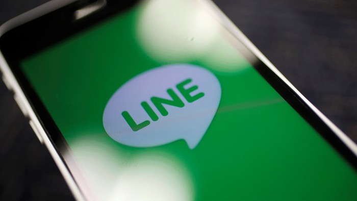 The logo of free messaging app Line is pictured on a smartphone in this photo illustration taken in Tokyo September 23, 2014. REUTERS/Toru Hanai/Illustration/File Photo