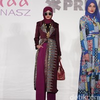 Itang Yunasz Kamila & Preview at Tanah Abang. Jakarta. [Foto: Mohammad Abduh/Wolipop]