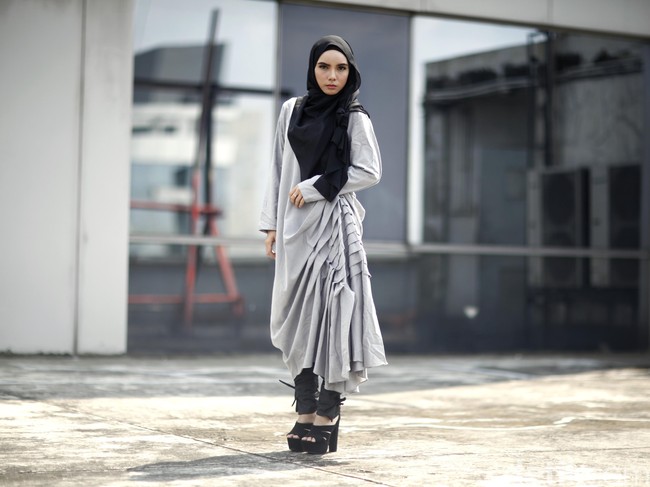 Wardrobe: HIJUP. Fotografer: Moh. Abdoeh (Detikcom). Makeup Artist: Wardah Beauty. Stylist: Alissa Safiera & Kiki Oktaviani. Hijab Stylist: Arina Yulistara. Model: Siti Hajar Riska Ariyanti