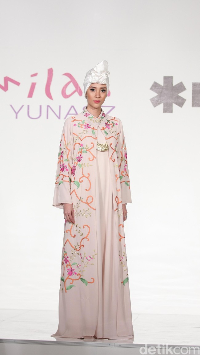 Itang Yunasz Kamila & Preview at Tanah Abang. Jakarta. [Foto: Mohammad Abduh/Wolipop]