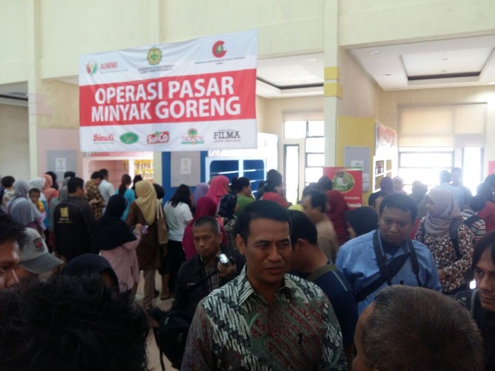Pagi-Pagi, Mentan Blusukan ke Pasar Murah di Pasar Minggu