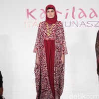 Itang Yunasz Kamila & Preview at Tanah Abang. Jakarta. [Foto: Mohammad Abduh/Wolipop]