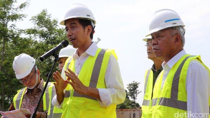 Garap Tol Batang-Semarang, Jokowi: Kita Ngebut 3 Shift