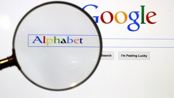 Urutan 4, Alphabet adalah perusahaan holding dan konglomerat bentukan Google. Perusahaan ini turut menaungi beberapa usaha yang dimiliki oleh atau terpisah dari Google. Penjualan perusahaan asal Amerika Serikat ini senilai USD 117.9 miliar atau sekitar Rp 1,643 triliun. (Foto: Reuters)