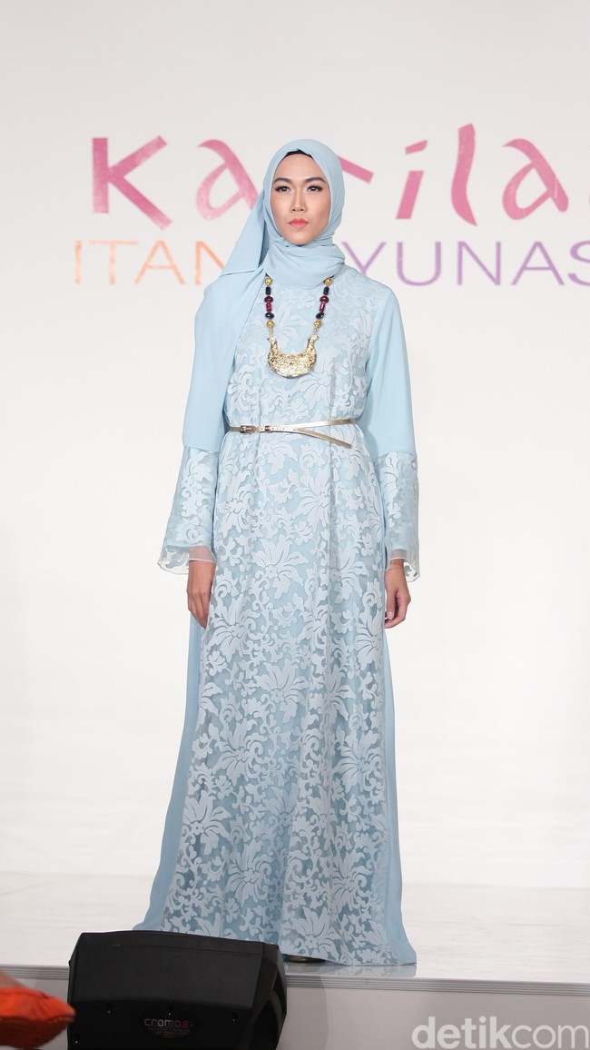 Itang Yunasz Kamila & Preview at Tanah Abang. Jakarta. [Foto: Mohammad Abduh/Wolipop]