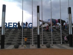 Replika Dinosaurus Mejeng di Alun-Alun Ujungberung, Ini Penampakannya