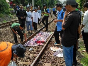 2 Bocah yang Tewas Tersambar Commuter Line di Cawang Usai Salat Jumat, Ortu Histeris