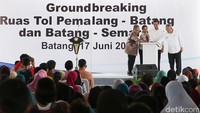 Jokowi menekan tombol tanda dimulainya pembangunan Jalan Tol Pemalang-Batang 39,19 km dan Batang-Semarang sepanjang 75 km.