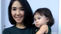 Gisel dan Gempi saat ditemui di Gedung Trans TV, Jalan Kapten Tendean, Jakarta Selatan, Kamis (16/6/2016).