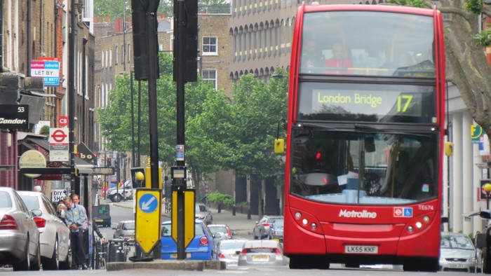 Naik Bus Tingkat Legendaris di London, Inilah yang Terjadi