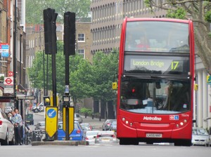 Naik Bus Tingkat Legendaris di London, Inilah yang Terjadi