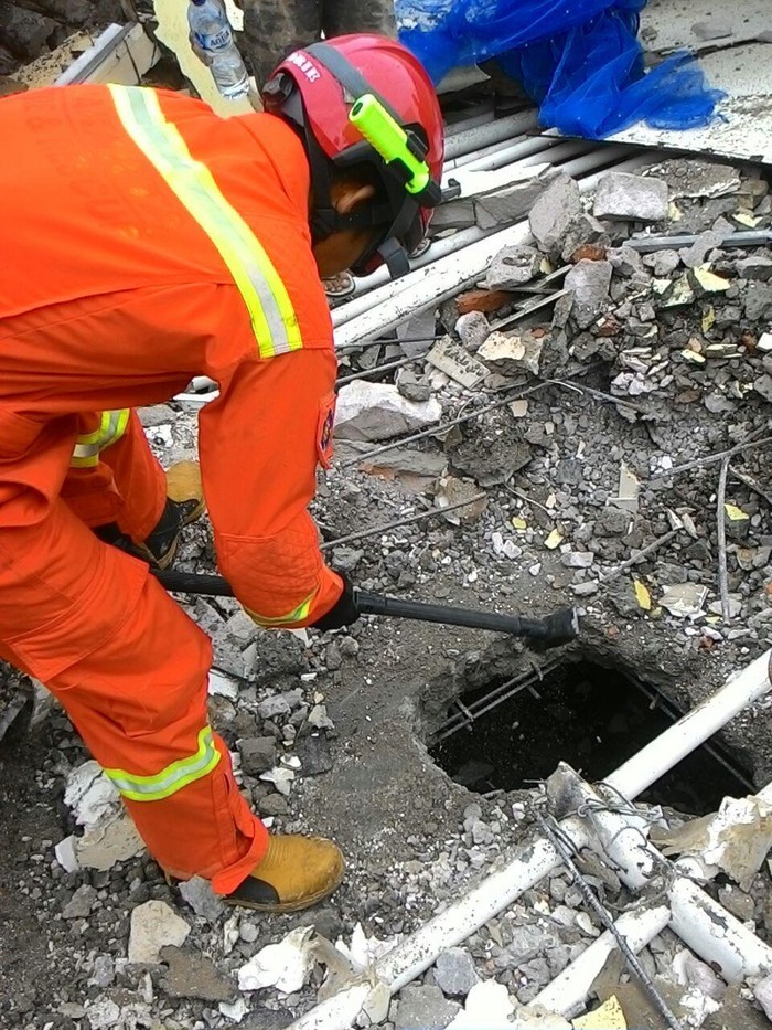 Dua Orang yang Masih Terjebak Reruntuhan Berada di Lantai 4