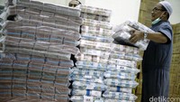 Dari Rp 64,07 triliun, Rp 30,24 triliun disalurkan untuk kebutuhan ATM, Rp 32,46 triliun kebutuhan outlet, dan sisanya Rp 1,375 triliun di setor ke Bank Indonesia (BI).