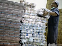 Uang Penumpang Maskapai Hong Kong Ini Ditukar ke Pecahan Rp 2.000