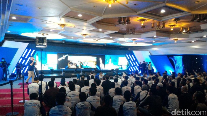 Ratusan Karyawan BRI Nobar Peluncuran BRIsat di Kantor Pusat