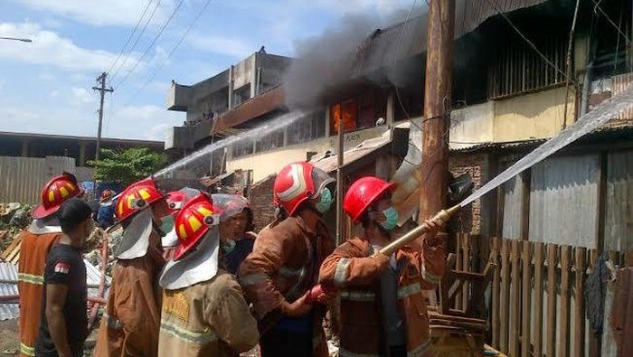 Kebakaran Terjadi di Pasar Kanjengan Semarang