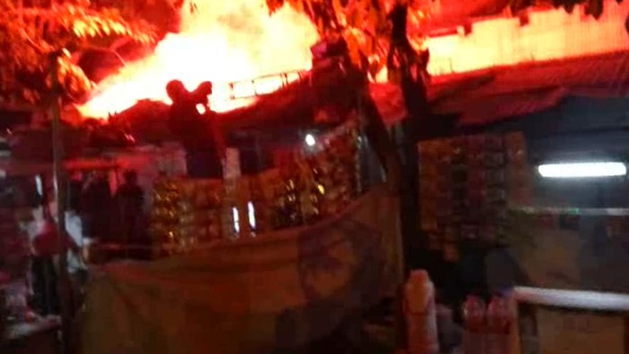 Warung Terbakar Saat Pesta Kembang Api di Ultah Persebaya