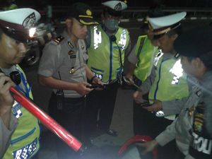 Gelar Razia di Kebayoran Lama, Polisi Amankan Airsoft Gun dan Kunci T