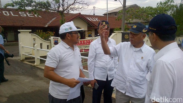 Menteri Basuki Pantau Rob di Pantura Semarang, Ini Langkah Penanganannya