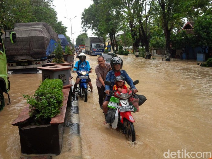 Pemudik Diimbau Waspadai Banjir Rob dan Hujan di Pantura Jateng