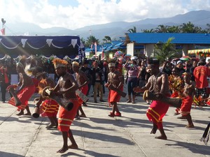 Semaraknya Soft Opening Festival Danau Sentani 2016 di Jayapura