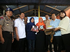Berikan 2 Kapal untuk Anak Nelayan, Rizal Ramli: Supaya Semangat ke Sekolah