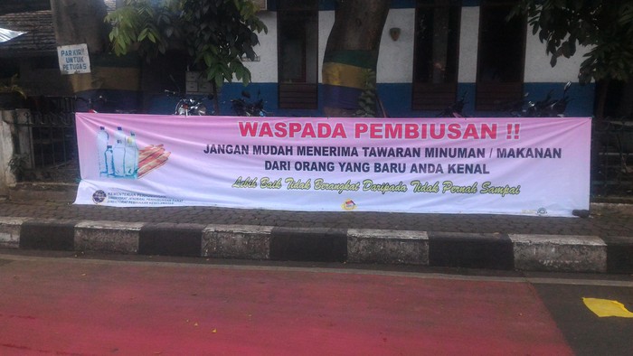 Jelang Mudik, Spanduk Waspada Pembiusan Terbentang di Terminal Cicaheum