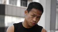 Kalau kalian harus menghadapi perempuan bagaimana? Yang lawan perempuan tidak usah ya. Saya menyerah saja, kata Daud.