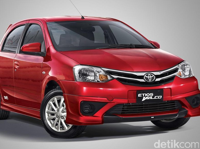 Pemasangan Lampu Kabin Belakang Toyota Etios Valco