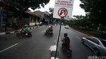 Pemotor Nekat Melawan Arus