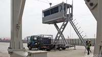 Tower ATC Mobile terpasang di antara gate 33-35.
