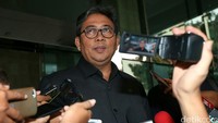 Arminsyah datang bersama Kepala Kejaksaan Tinggi Jawa Timur Maruli Hutagalung beserta tim Kejati Jawa Timur. 