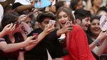 Gigi Hadid Merah Memesona