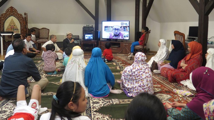 Serunya Mengaji Sambil Berbuka Bersama KBRI Bucharest dan Diaspora Indonesia