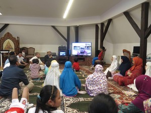 Serunya Mengaji Sambil Berbuka Bersama KBRI Bucharest dan Diaspora Indonesia