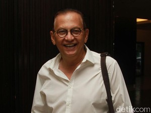 Ogah Komentari Foto dengan Cewek ABG, Roy Marten Jaga Perasaan Istri