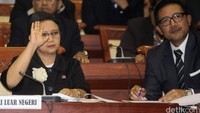 Rapat tersebut membahas isu-isu aktual dan APBN TA 2017.