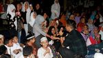 Aksi Naga Lyla Hibur Anak Yatim